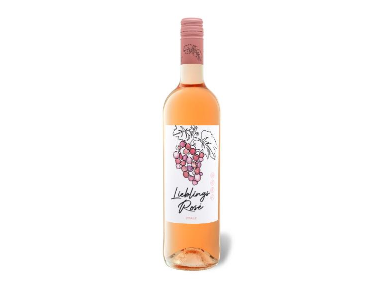 Flasche Roséwein mit Etikett, das eine Weintraube und den Text „Lieblings Rosé Pfalz“ zeigt.