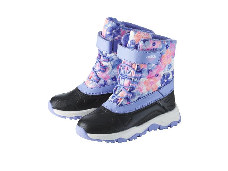Ein Paar lila und rosa Schneestiefel mit Blumenmuster für Kinder.