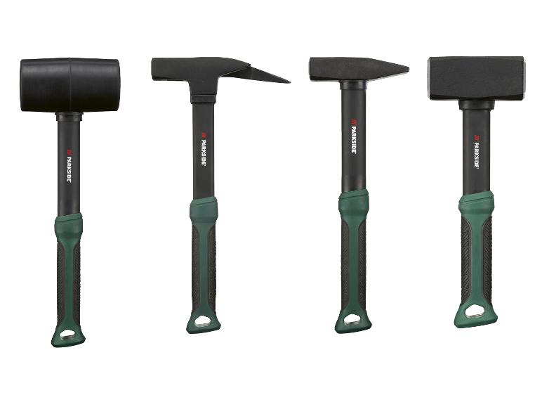 Vier verschiedene Hammerarten: Gummihammer, Spitzhammer, Schlosserhammer und Vorschlaghammer.