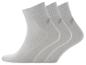 Drei Paar weiße Asics Socken.