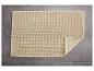 Beige, strukturierte Badezimmermatte.