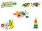 Holzspielzeug für Kinder, darunter Puzzles, Turm und Formsortierer.