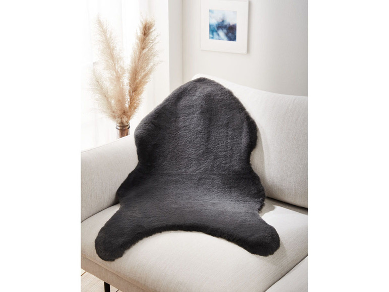 Gehe zu Vollbildansicht: LIVARNO home Kunstfell-Teppich, als Stuhl- und Sesselauflage - Bild 7