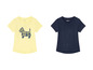Zwei Pep&Co T-Shirts: ein hellgelbes mit Hundedruck und ein dunkelblaues mit Punkten.