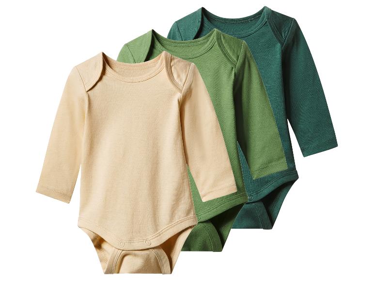 Drei langärmelige Babybodys in Beige, Hellgrün und Dunkelgrün