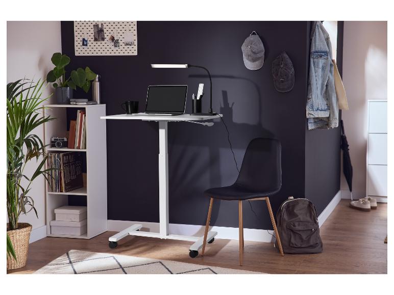 LIVARNO home höhenverstellbarer Tisch in einem modernen Arbeitszimmer.