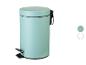Mintgrüne Pedaleimer: Retro-Design.