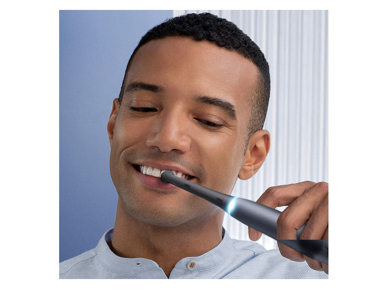 Gehe zu Vollbildansicht: Oral-B iO 7 Elektrische Zahnbürste, black onyx - Bild 10