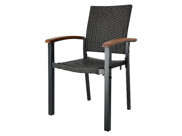 Schwarzer Rattan-Gartenstuhl mit Holzarmlehnen