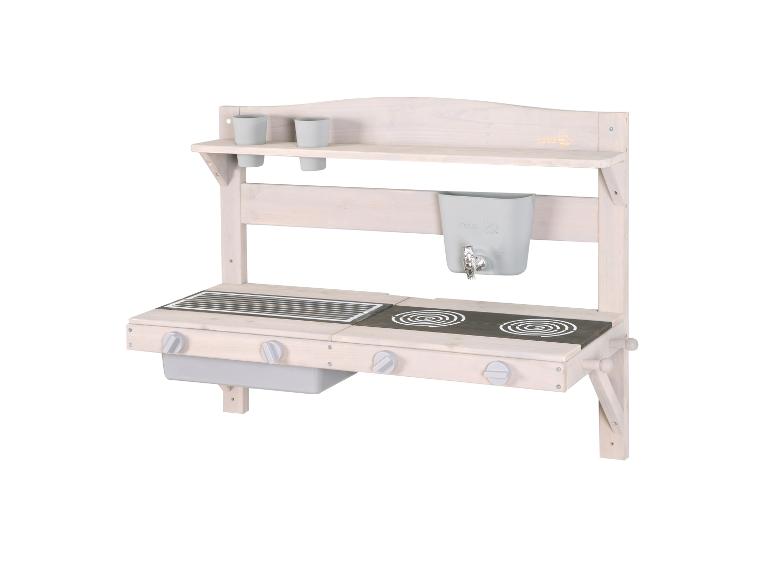 Holz-Kinderküche mit Herd, Spüle und Wasserhahn, mit zwei Bechern und einem Eimer.