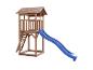 Holzspielturm mit blauer Rutsche