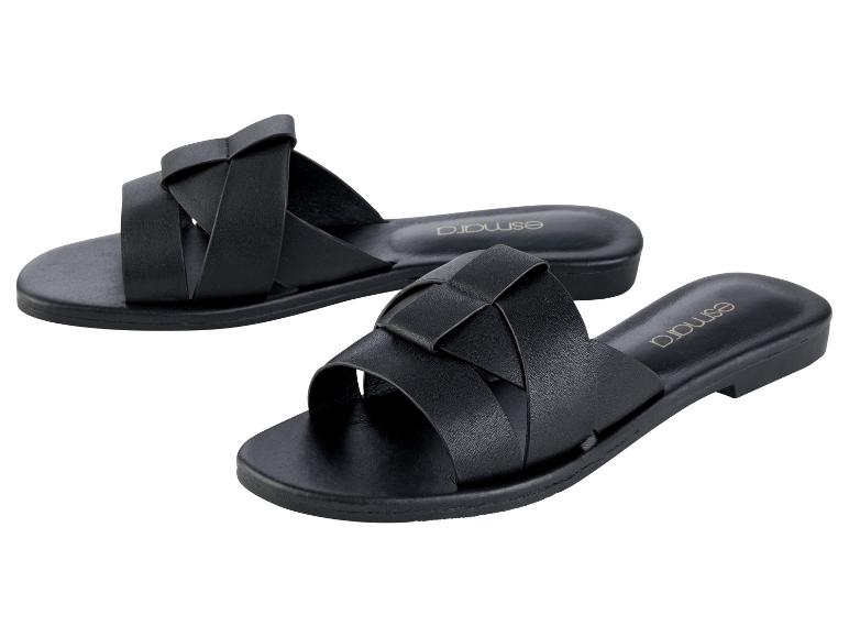 Schwarze Esmara Sandalen mit gekreuzten Riemen.