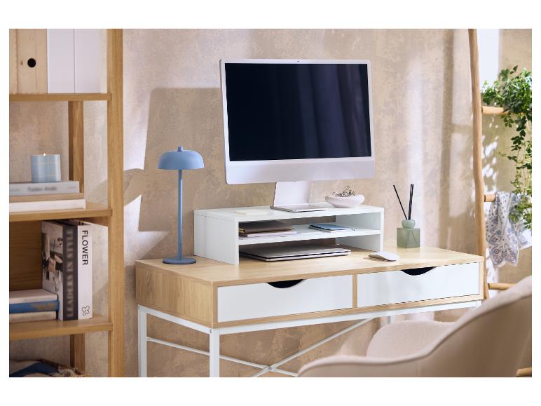 LIVARNO home Monitorerhöhung auf einem Schreibtisch aus Holz.