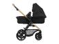 Schwarzer Kinderwagen mit goldenem Gestell und Babywanne