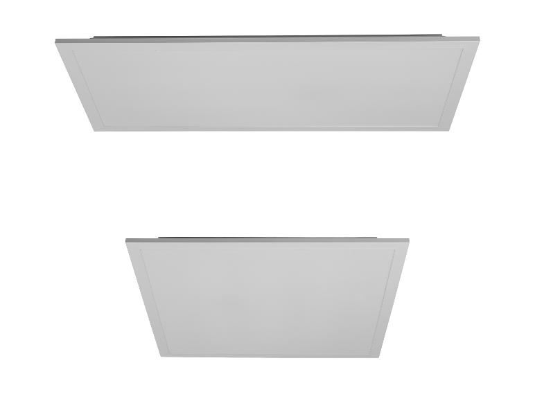 Zwei quadratische Einbaudeckenleuchten.