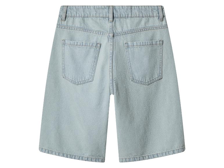 Hellblaue Jeans-Shorts mit Gesäßtaschen, Rückansicht