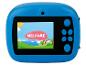 Blaue Kinderkamera mit Display, das eine Regenbogenlandschaft und das Wort „WELCOME“ zeigt.