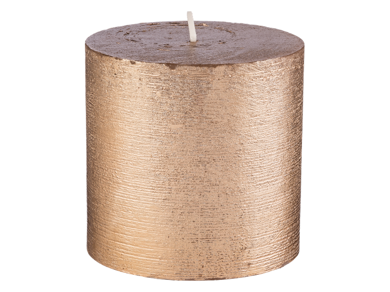Roségoldfarbene zylindrische Stumpenkerze mit rauer Textur.