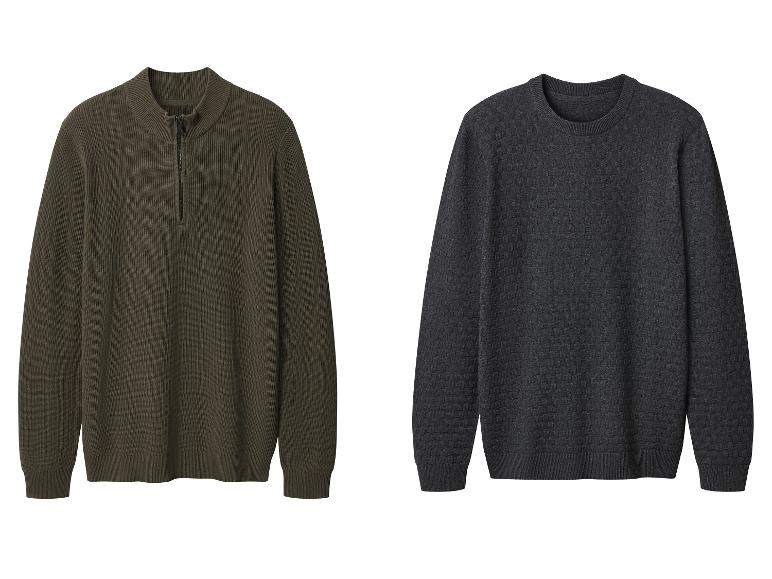 Zwei Herrenpullover: ein olivfarbener mit Reißverschluss und ein dunkelgrauer mit Rundhalsausschnitt.