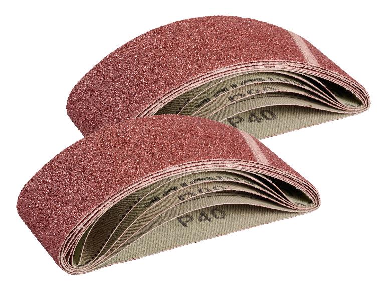 Zwei gefaltete Schleifbänder mit P40-Körnung auf der Unterseite.