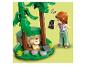 LEGO Friends Minifigur eines Mädchens, das ein Tierbaby in einem Waldhabitat fotografiert.