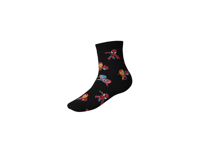 Schwarze Socke mit einem Muster von Cartoon-Helden, darunter eine Spinne, ein Eisenheld und ein Kapitän.