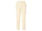 Beige Damen-Hose mit geradem Bein auf weißem Hintergrund.
