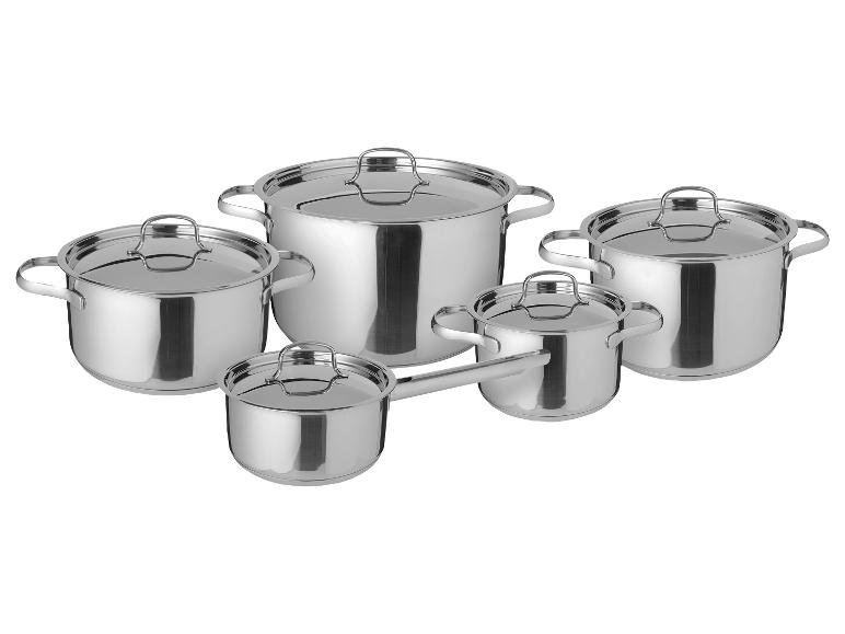 Edelstahl-Kochgeschirr-Set mit Töpfen und Pfannen.