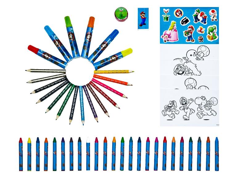Ein Sortiment an Kunstbedarf mit Markern, Buntstiften, Wachsmalstiften, Aufklebern und Malvorlagen.