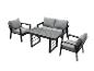 Graues Outdoor-Möbelset mit Sofa, zwei Sesseln und einem Tisch.
