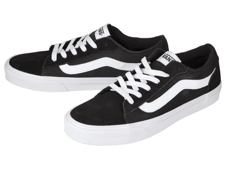 Ein Paar schwarze Sneaker mit weißen Seitenstreifen und weißen Schnürsenkeln.