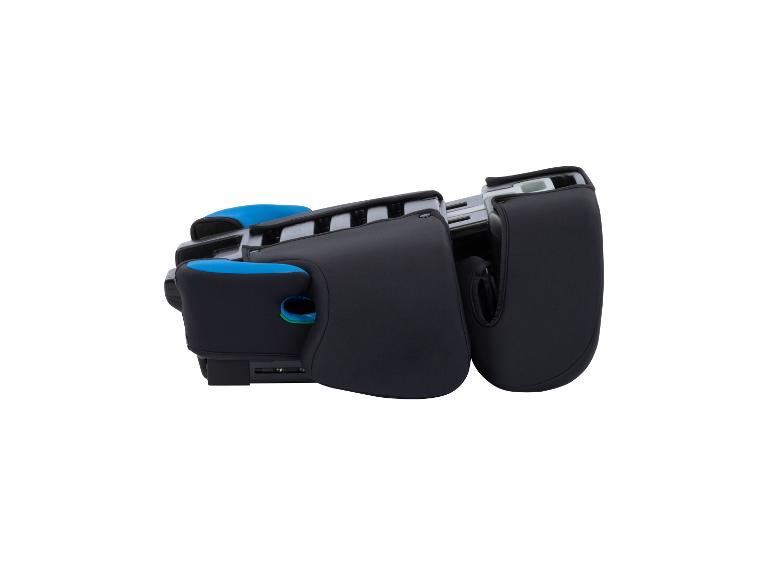 Schwarzer und blauer Kindersitz mit Rückenlehne, auf der Seite liegend