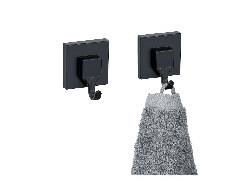 Zwei schwarze Klebehaken, an einem hängt ein Handtuch.