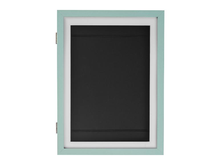 Ein mintgrüner Bilderrahmen mit schwarzem Hintergrund
