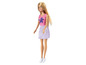 Eine Barbie Puppe mit einem rosa gestreiften Shirt und einem lila Rock.