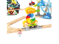 Holzeisenbahn mit Halloween-Thema, Riesenrad, Karussell und Spielfiguren.