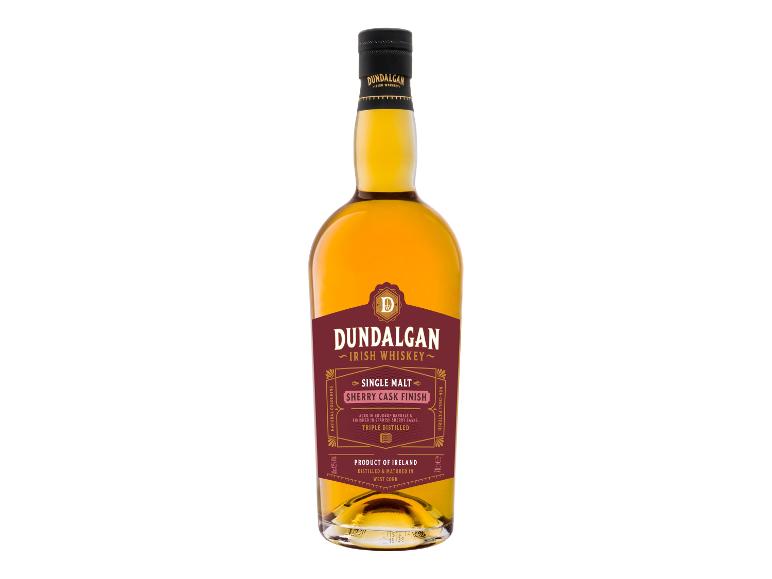 Eine Flasche Dundalgan Irish Whiskey Single Malt Sherry Cask Finish.