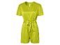 Limefarbener Satin-Jumpsuit mit Gürtel.