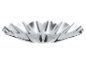 Dekorative Schale aus silbernem Metall mit gewelltem Rand.