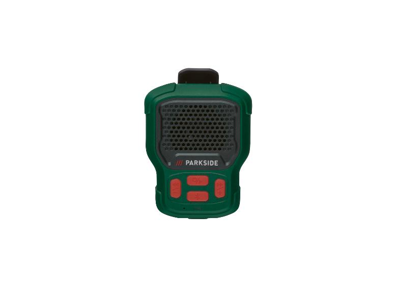 Ein grüner Parkside tragbarer Lautsprecher mit Knöpfen für Lautstärke, Bluetooth und Ein-/Ausschalten.