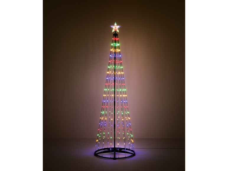 Mehrfarbiger LED-Weihnachtsbaum mit Sternspitze, der einen dunklen Raum erhellt.