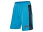 Hellblaue Errea Sportshorts mit Muster.