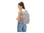 Frau mit grauem Fill, since 1993, Rucksack und blauen Jeans.