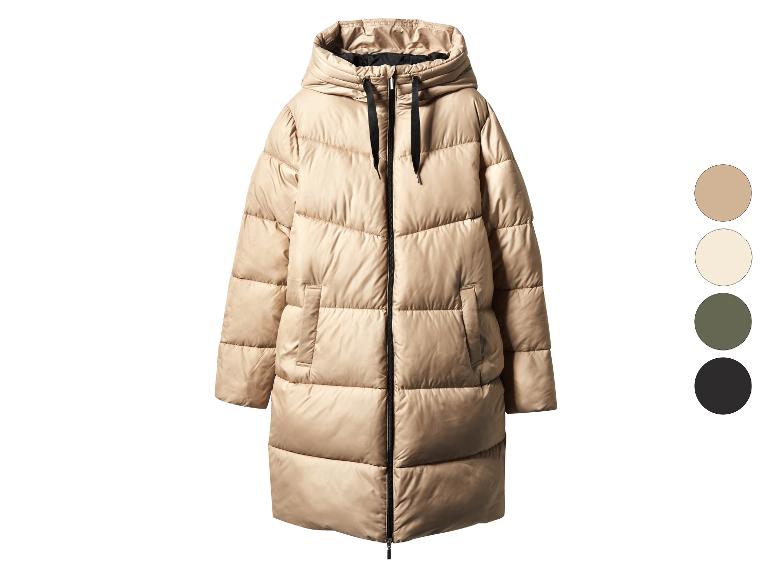 Langer beiger Steppmantel mit Kapuze und Reißverschluss, mit Farboptionen.