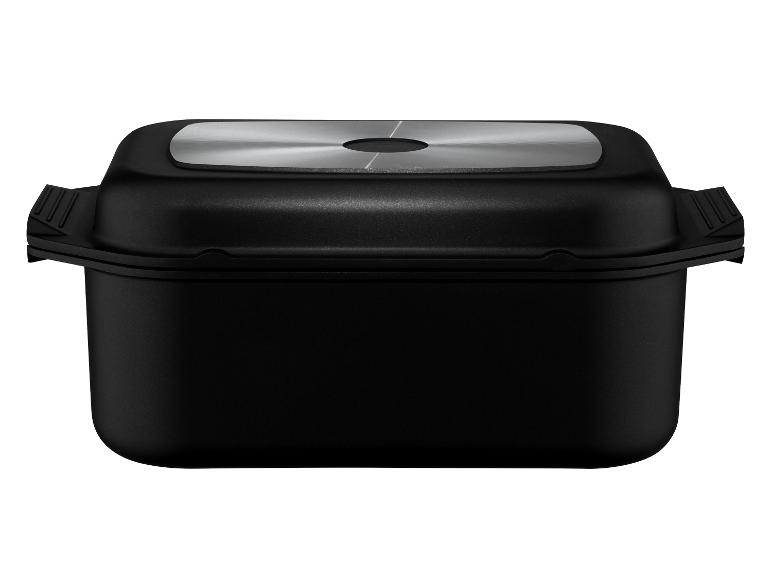 Schwarzer rechteckiger Bräter mit Metalleinsatz im Deckel