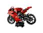 Rotes Ducati Panigale V4 R Motorrad, gebaut aus Lego Technic Teilen, mit Anzeigetafel.