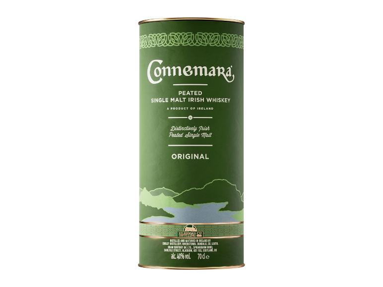 Grüne Tube irischen Peated Single Malt Whiskys, mit Berglandschaft und Text.