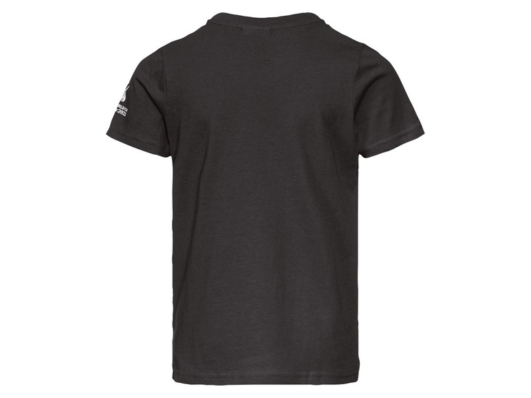 Ein schwarzes T-Shirt mit einem Logo auf dem Ärmel.