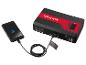Tragbare Powerbank mit Motorstartfunktion, lädt ein Smartphone mit 28% Akku.