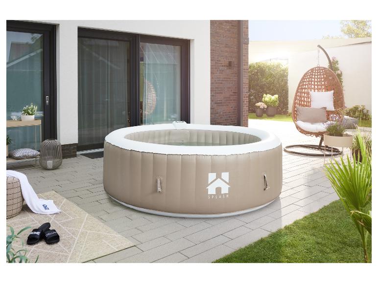 Aufblasbarer Whirlpool mit 'Splash'-Logo auf einer Terrasse mit Hängesessel und Pflanzen.